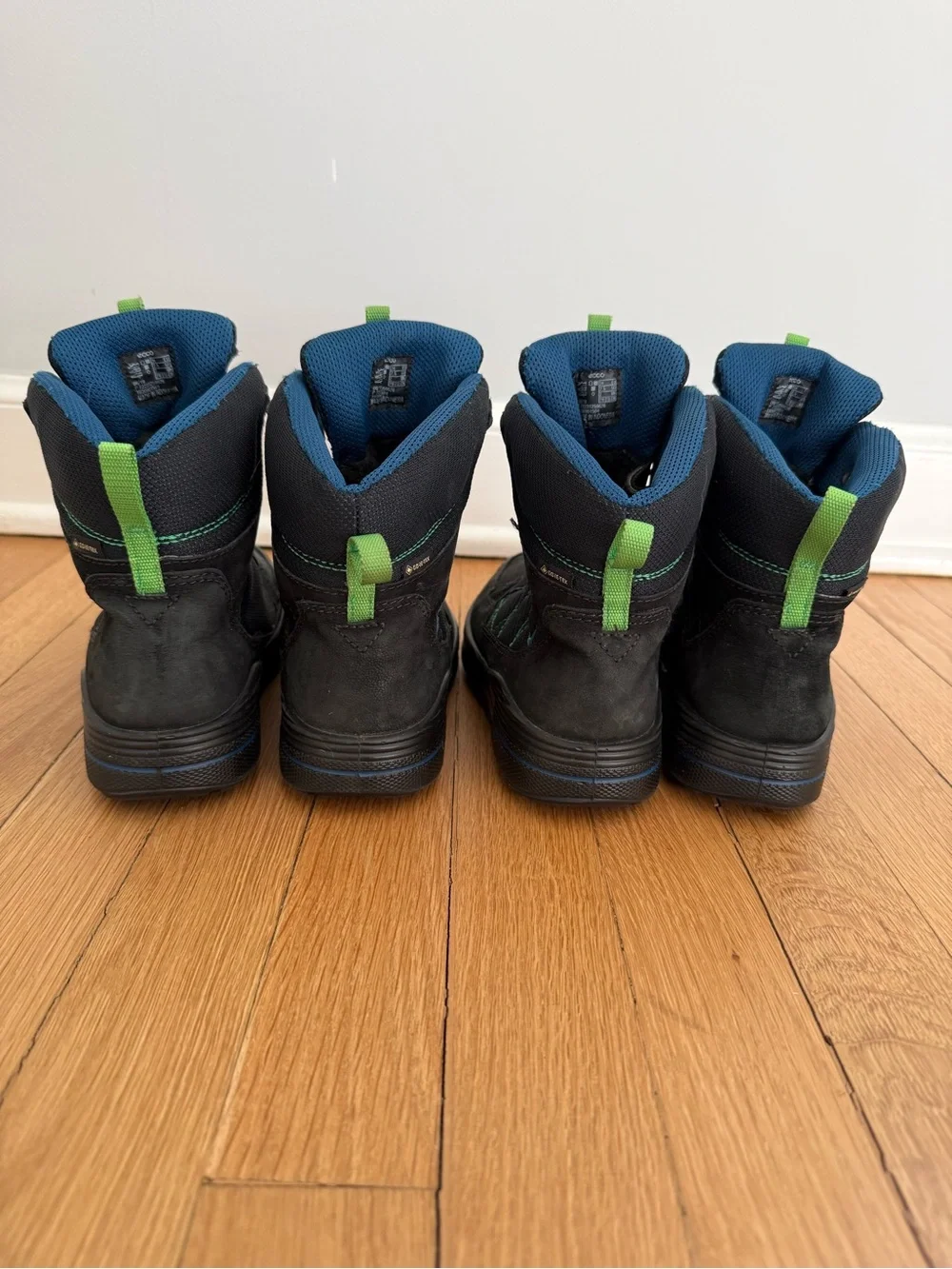 Ecco Urban Snowboarder Winter Boot Boys US 2.5 EU 34 UK 2 Black Set of 2